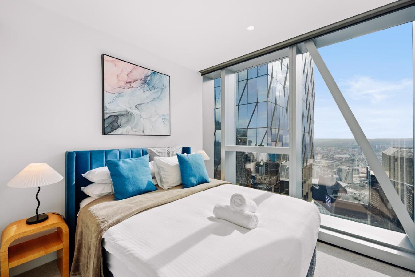 Lux Cbd Escape 2br With Pool Gym Sauna Melbourne