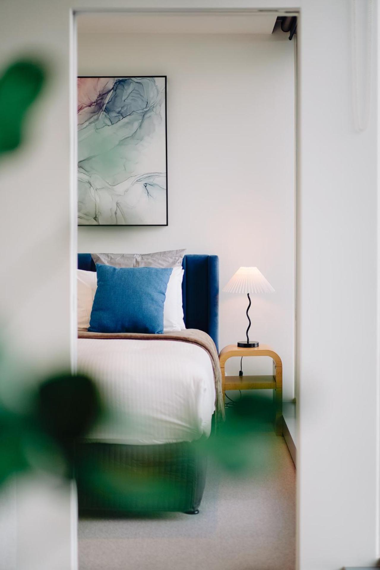 Lux Cbd Escape 2br With Pool Gym Sauna * Melbourne