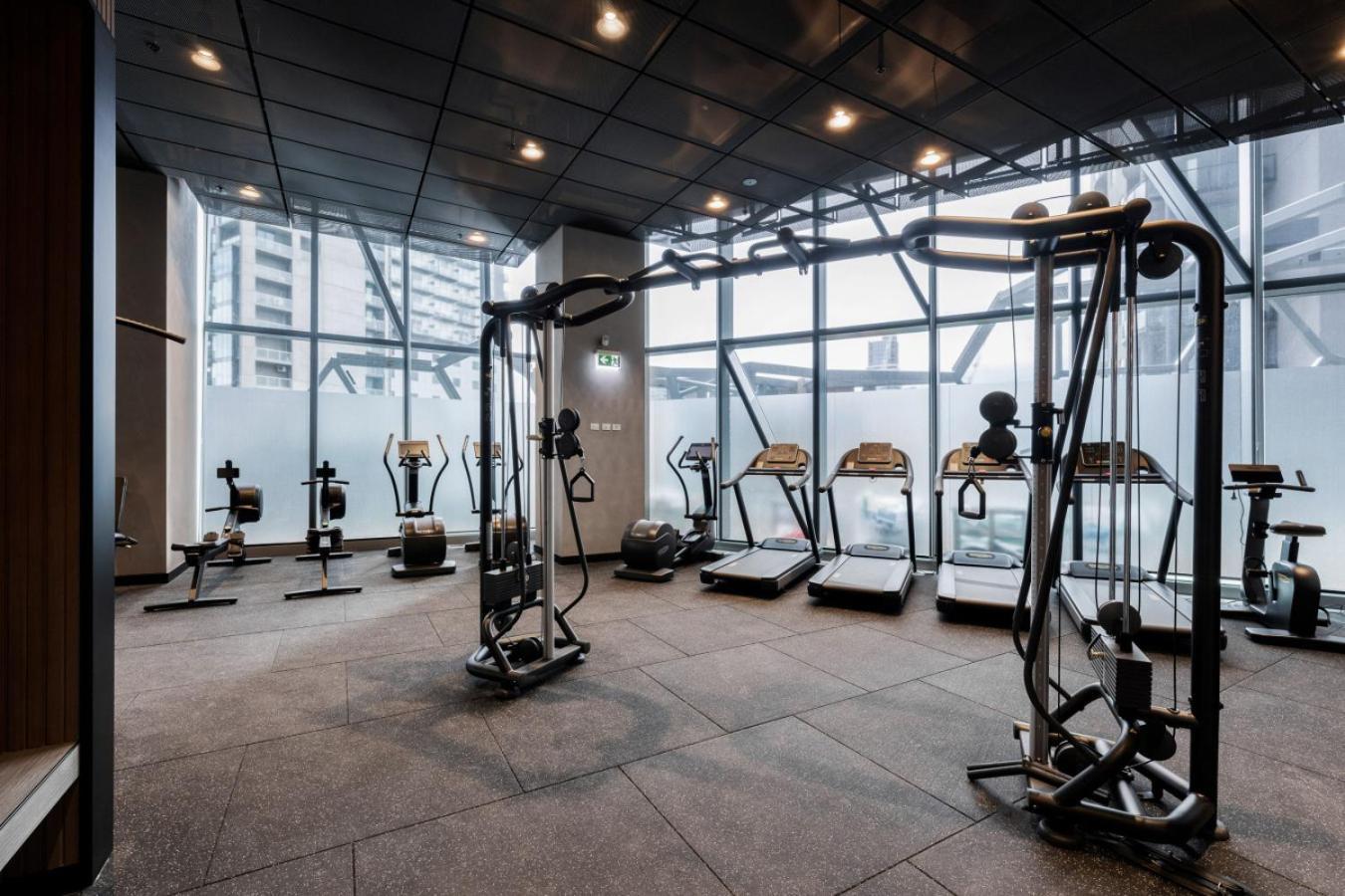 Lux Cbd Escape 2br With Pool Gym Sauna * Melbourne