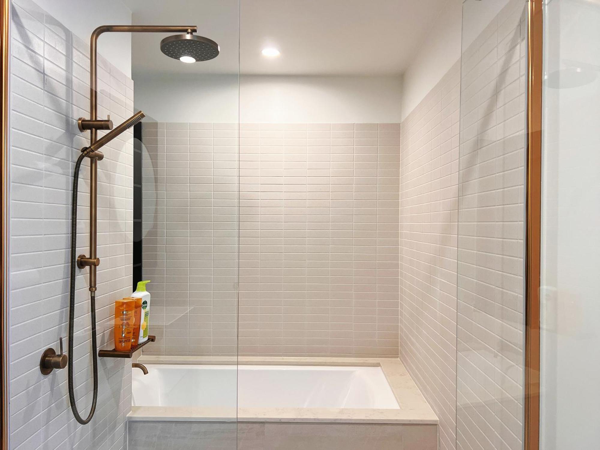 Cbd 2b2b1s With & Sea Views * Melbourne