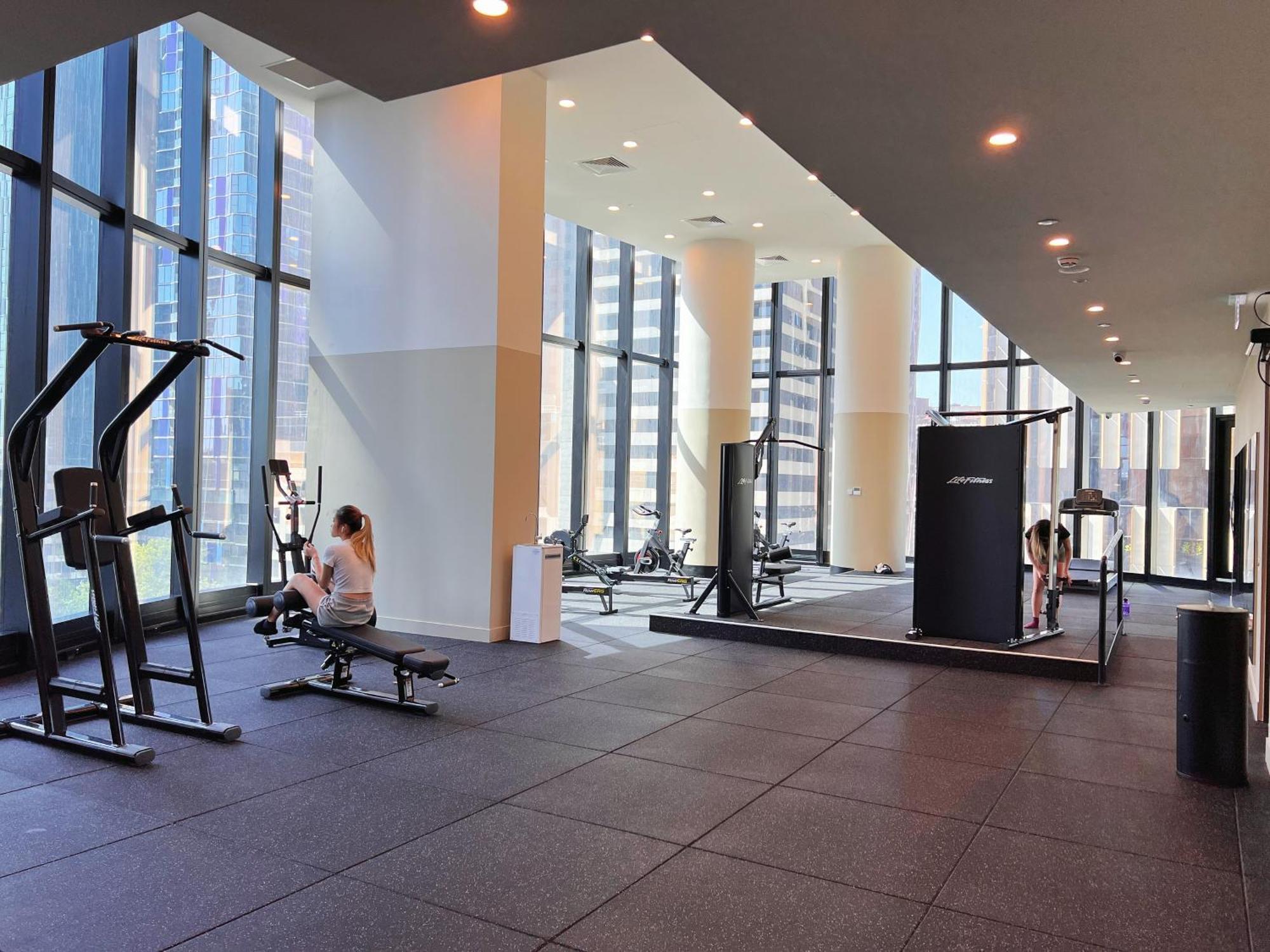 Cbd 2b2b1s With & Sea Views *