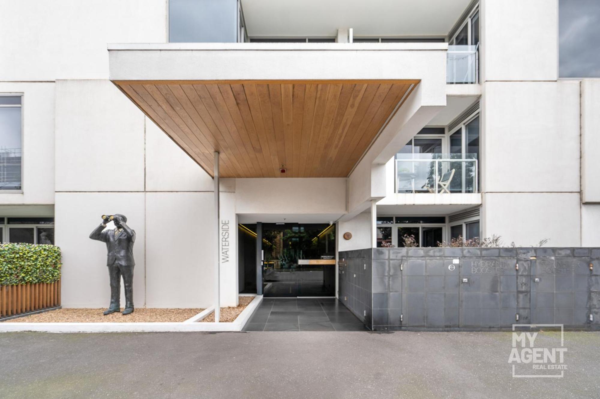 Experience Port On Delightful Dow Street Apartment