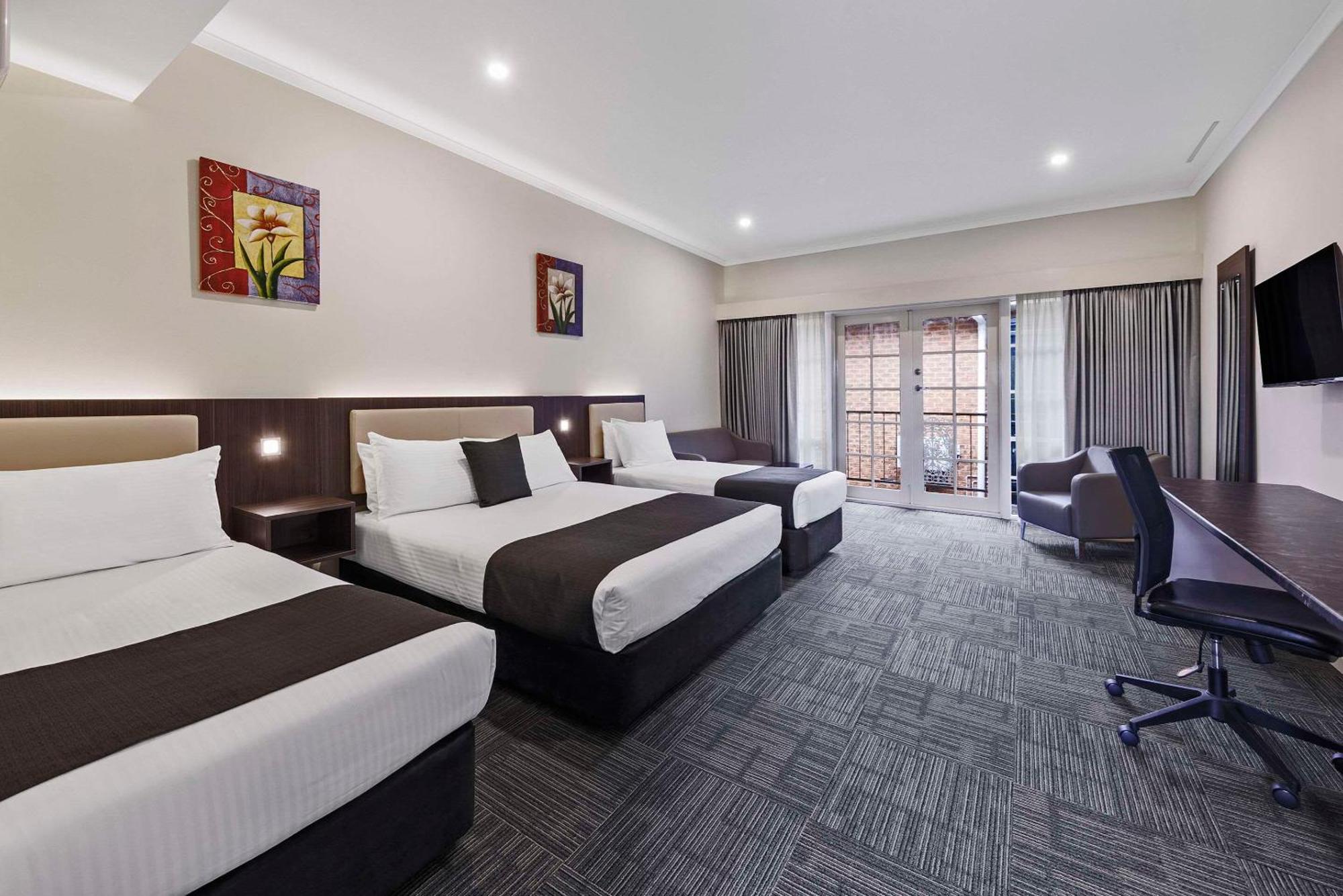 Quality Airport Hotel 3*