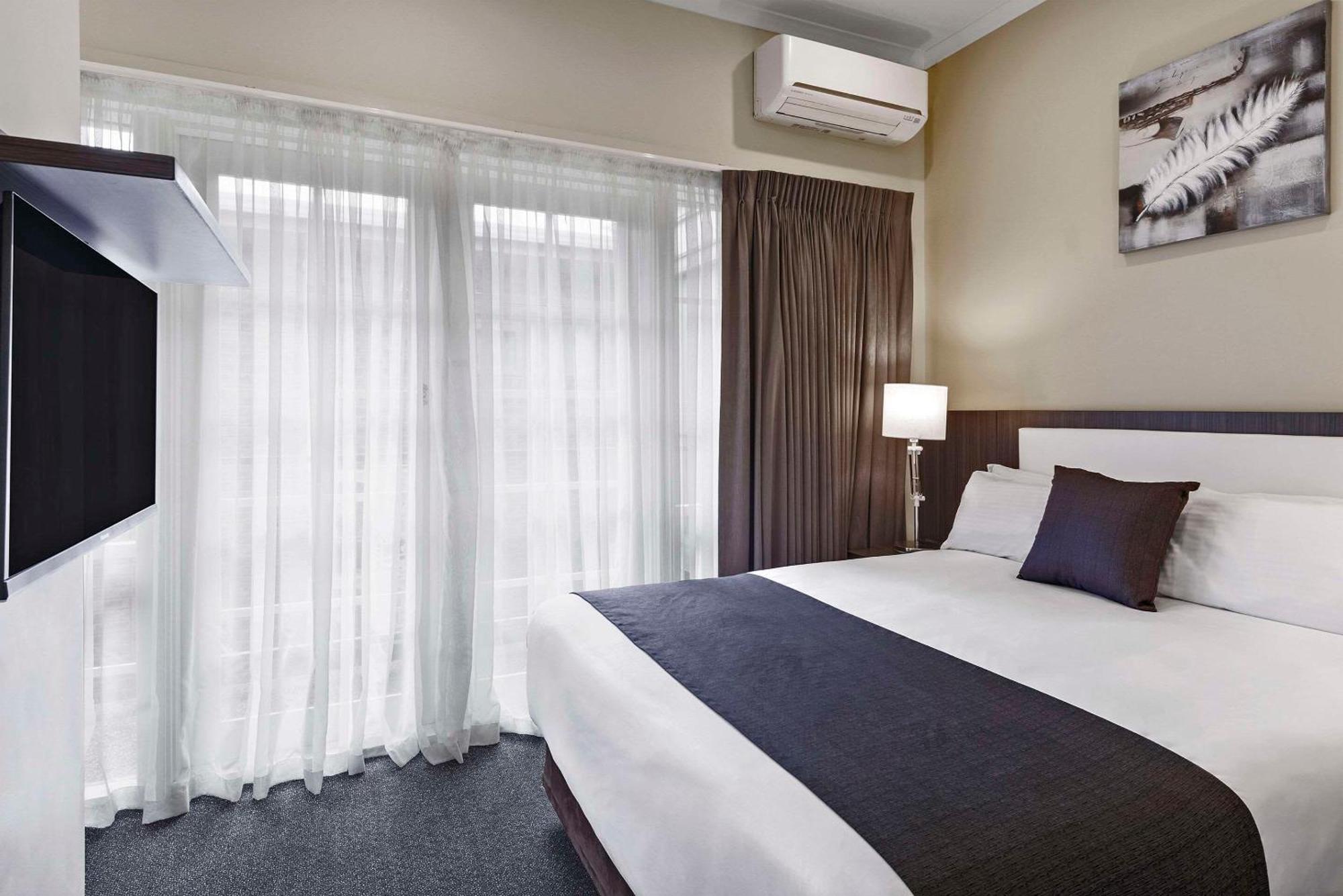 Quality Airport Hotel 3*