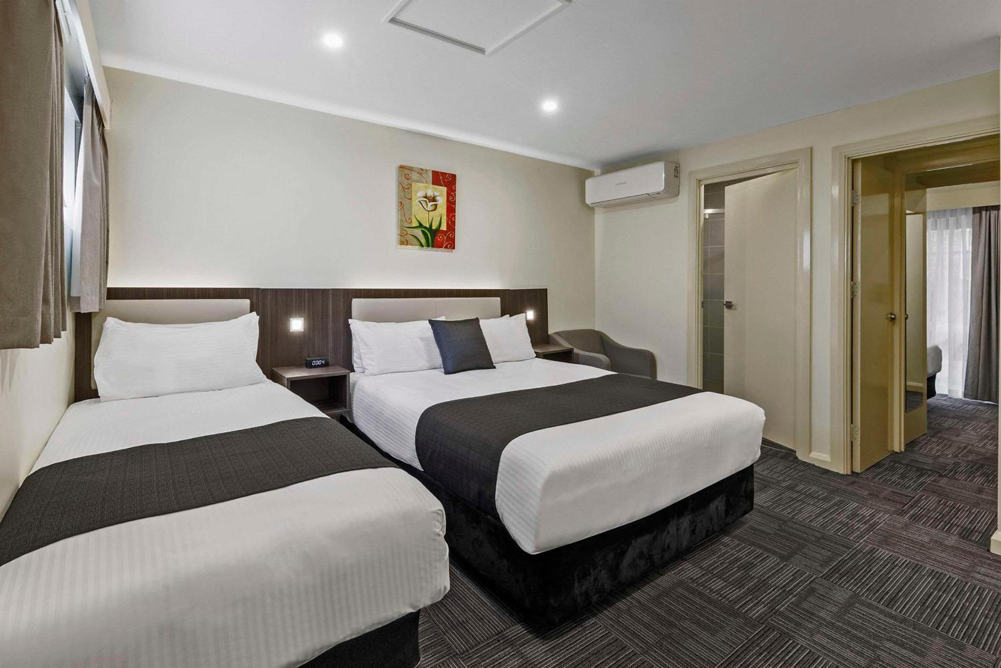 Quality Airport Hotel 3*