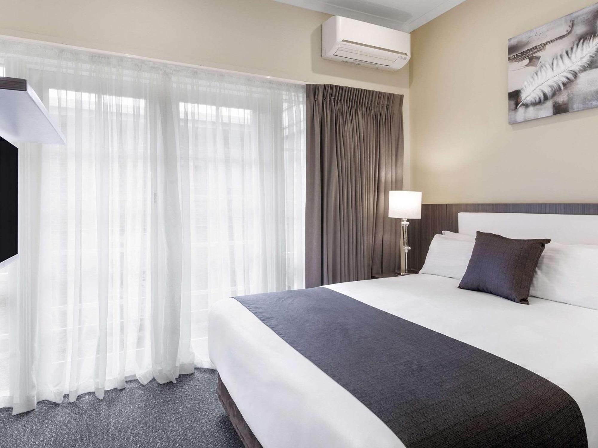 Hotel Quality Airport 3*