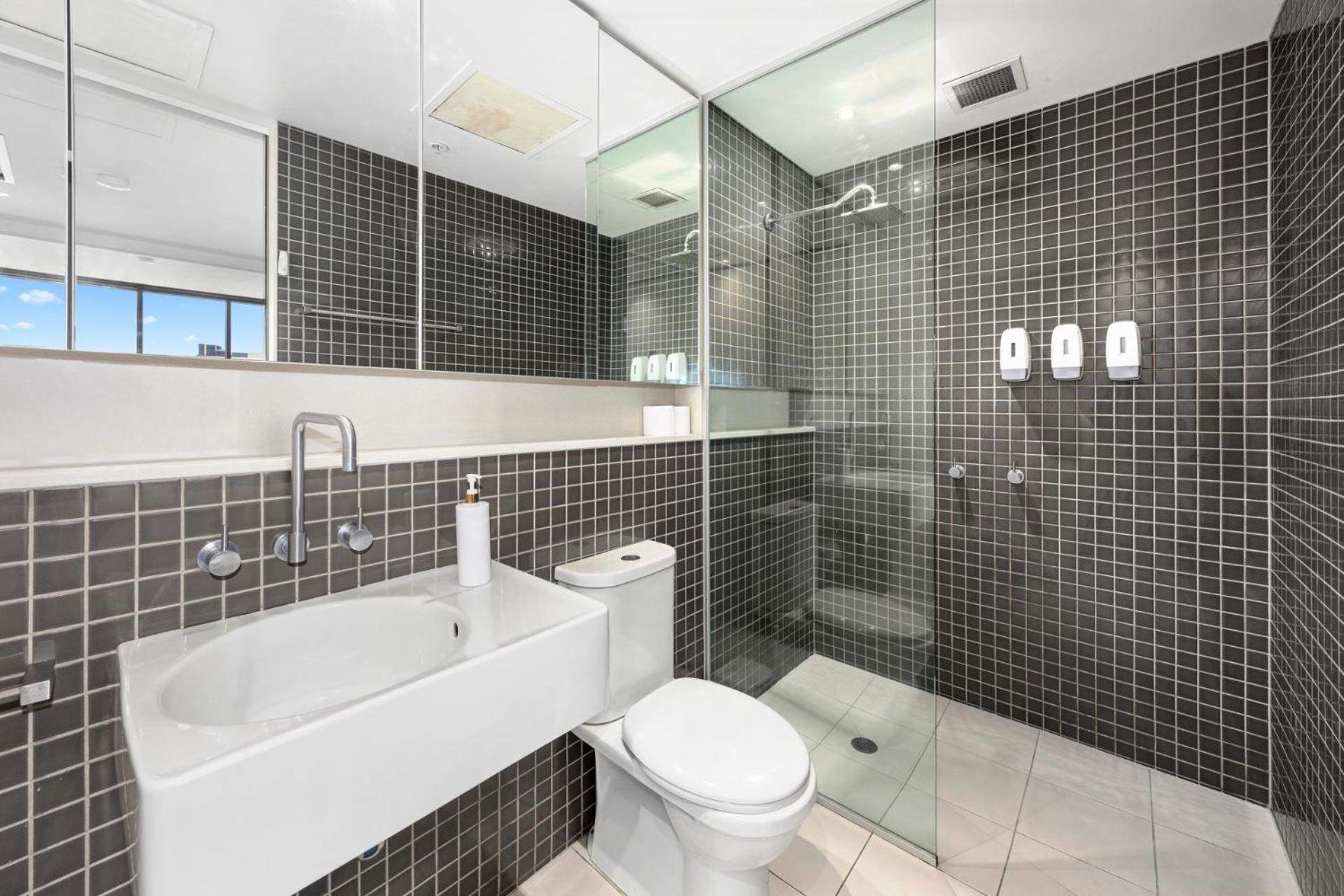 Luxury Designer In Prestigious Location In * Melbourne