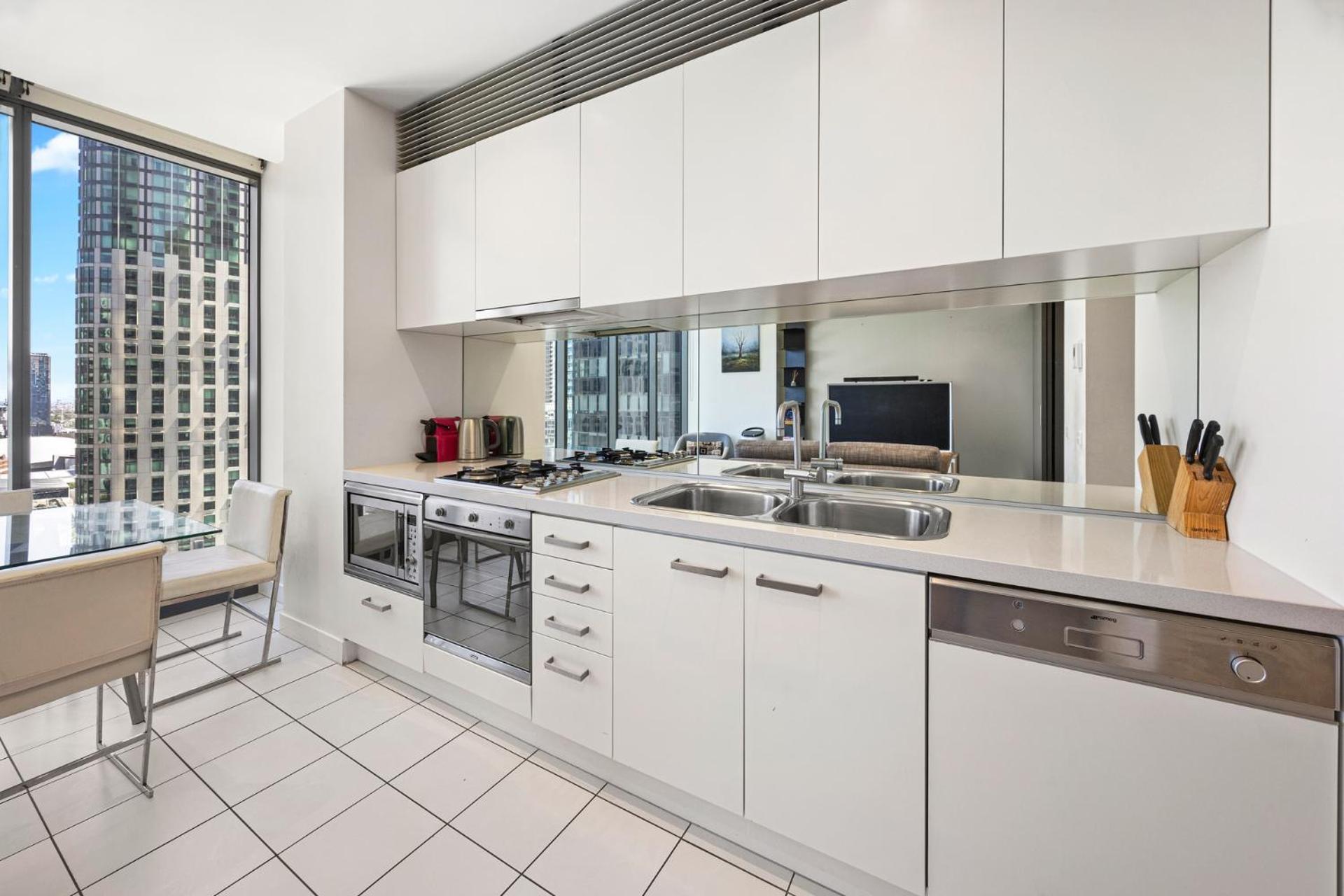 Luxury Designer In Prestigious Location In Apartment Melbourne