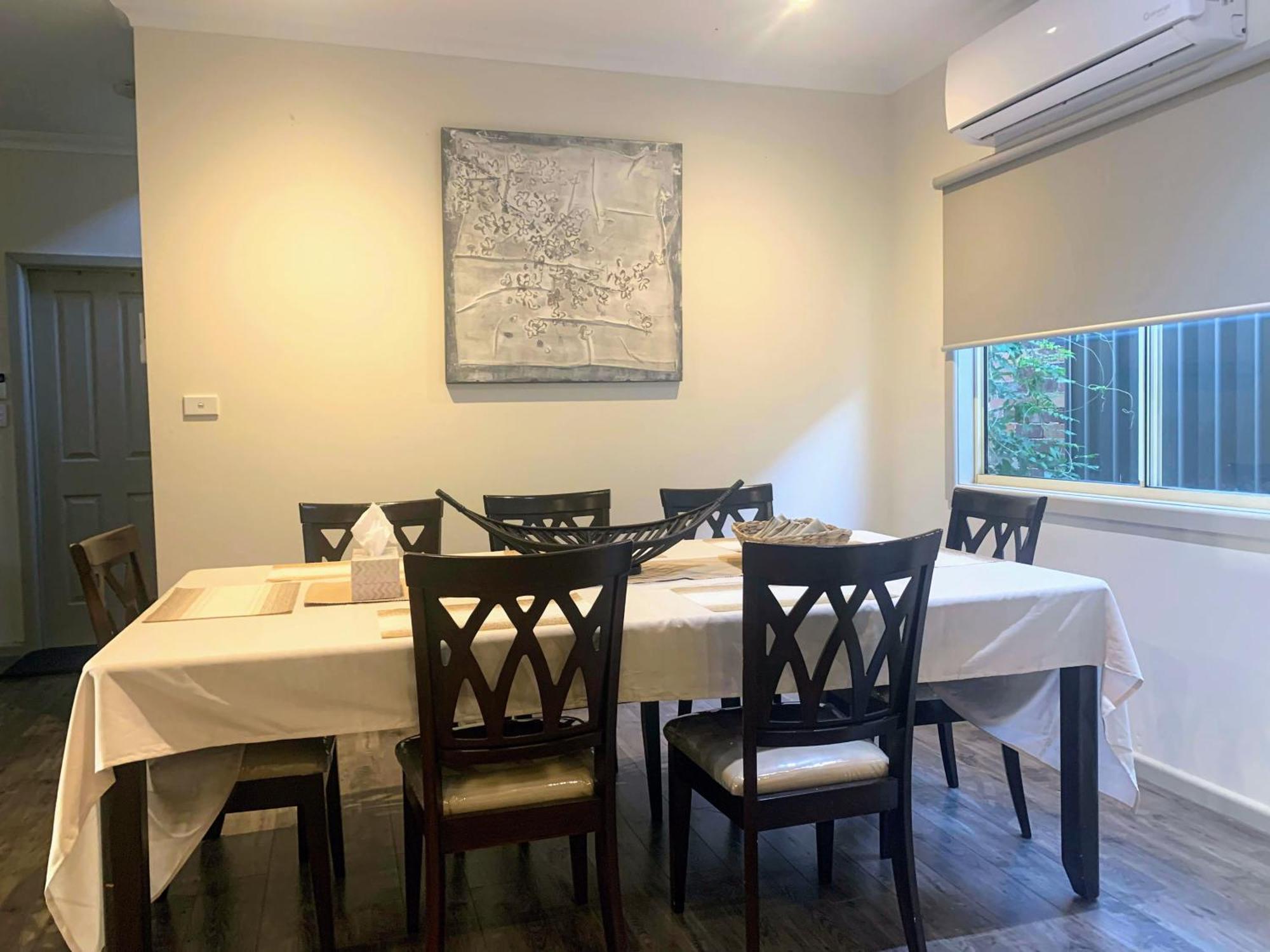 Holiday home Comfortable 4-bedroom Near Airport