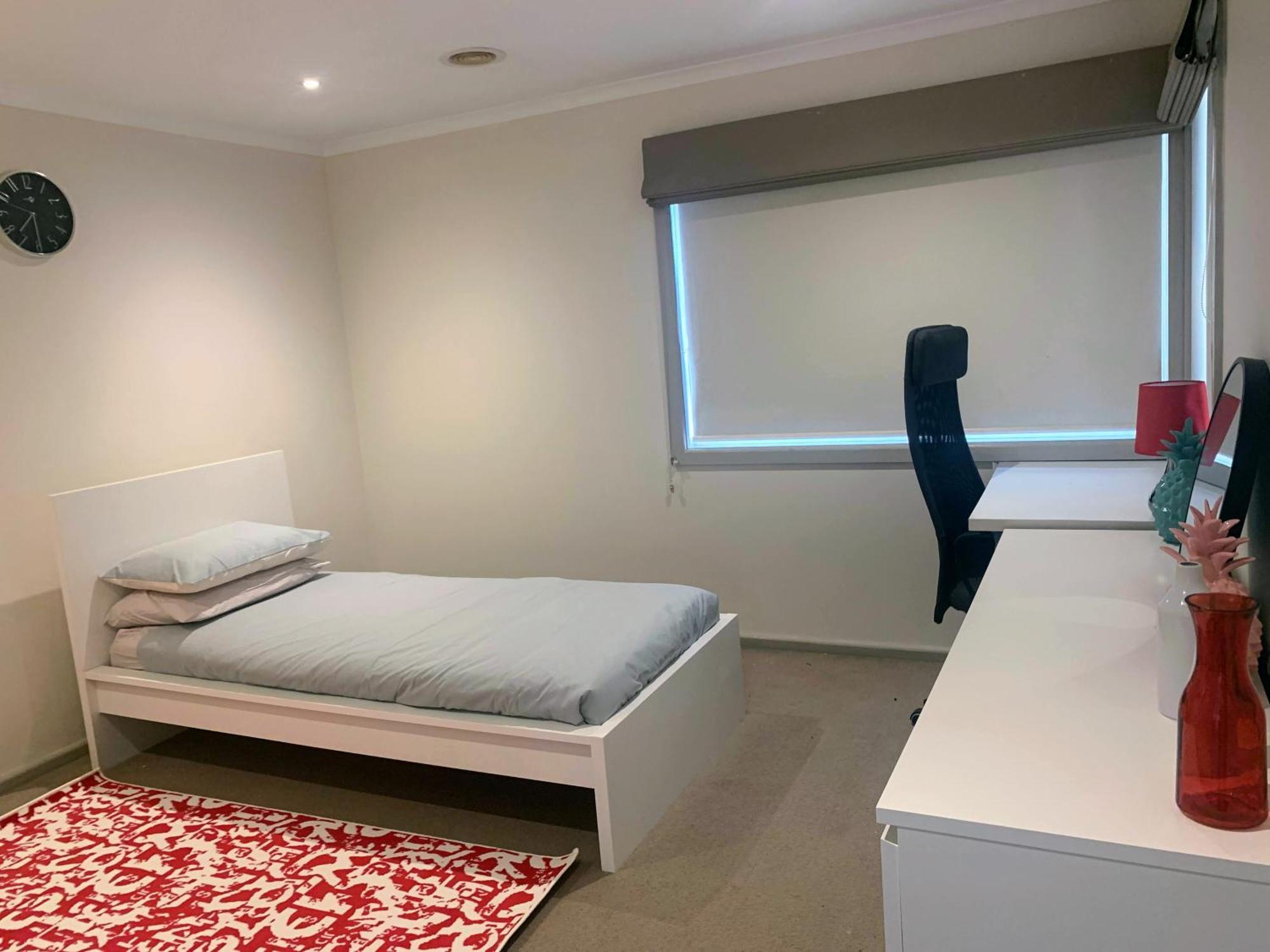 Holiday home Comfortable 4-bedroom Near Airport *
