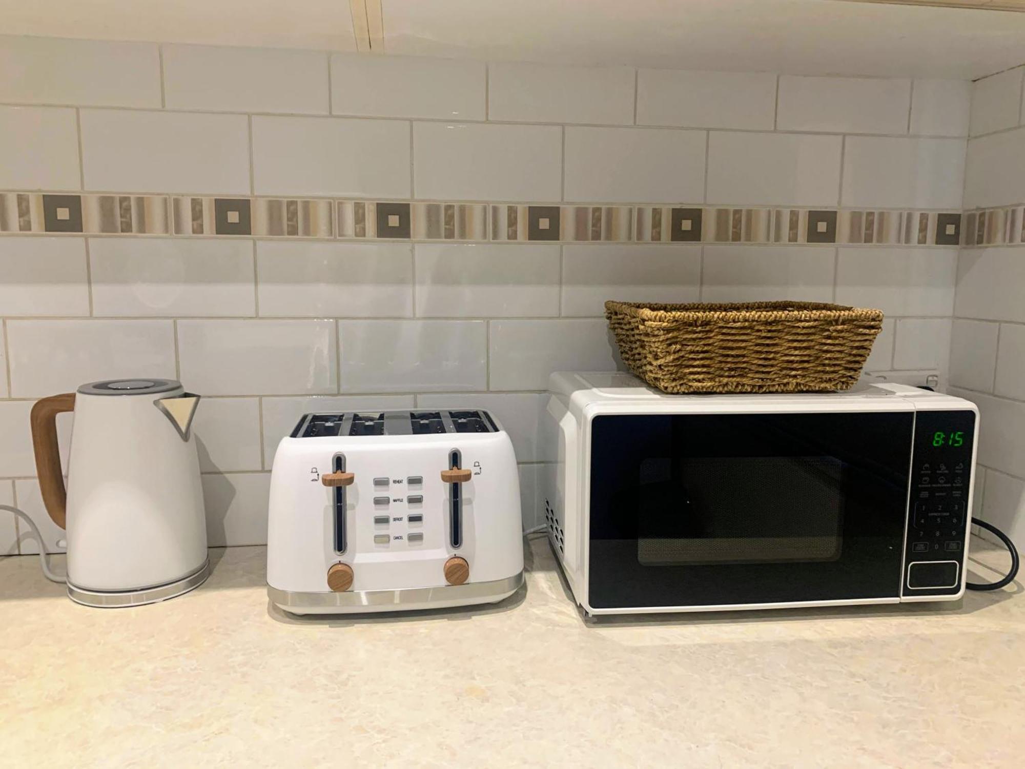 Comfortable 4-bedroom Near Airport Holiday home Melbourne