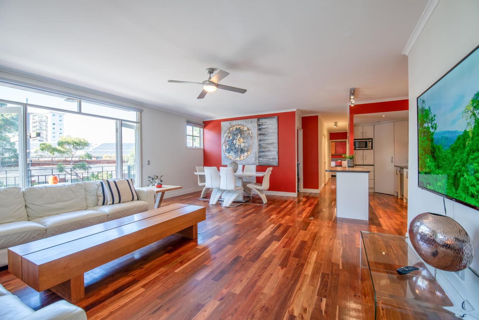 Apartment Large 3 Bedroom With Balcony And Garden Melbourne