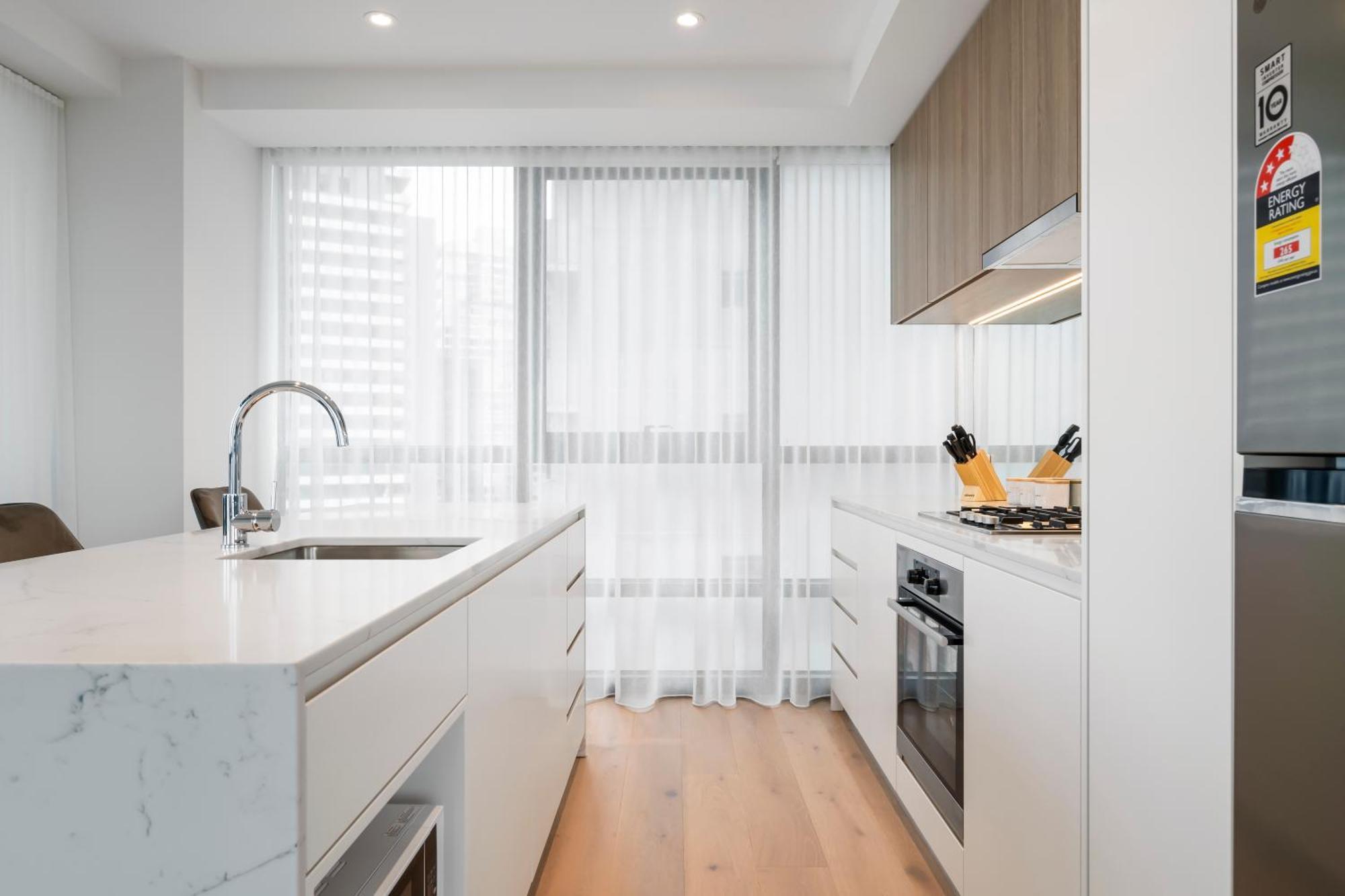 Stylish 3br With Bay Views, Huge Balcony And Pool Apartment