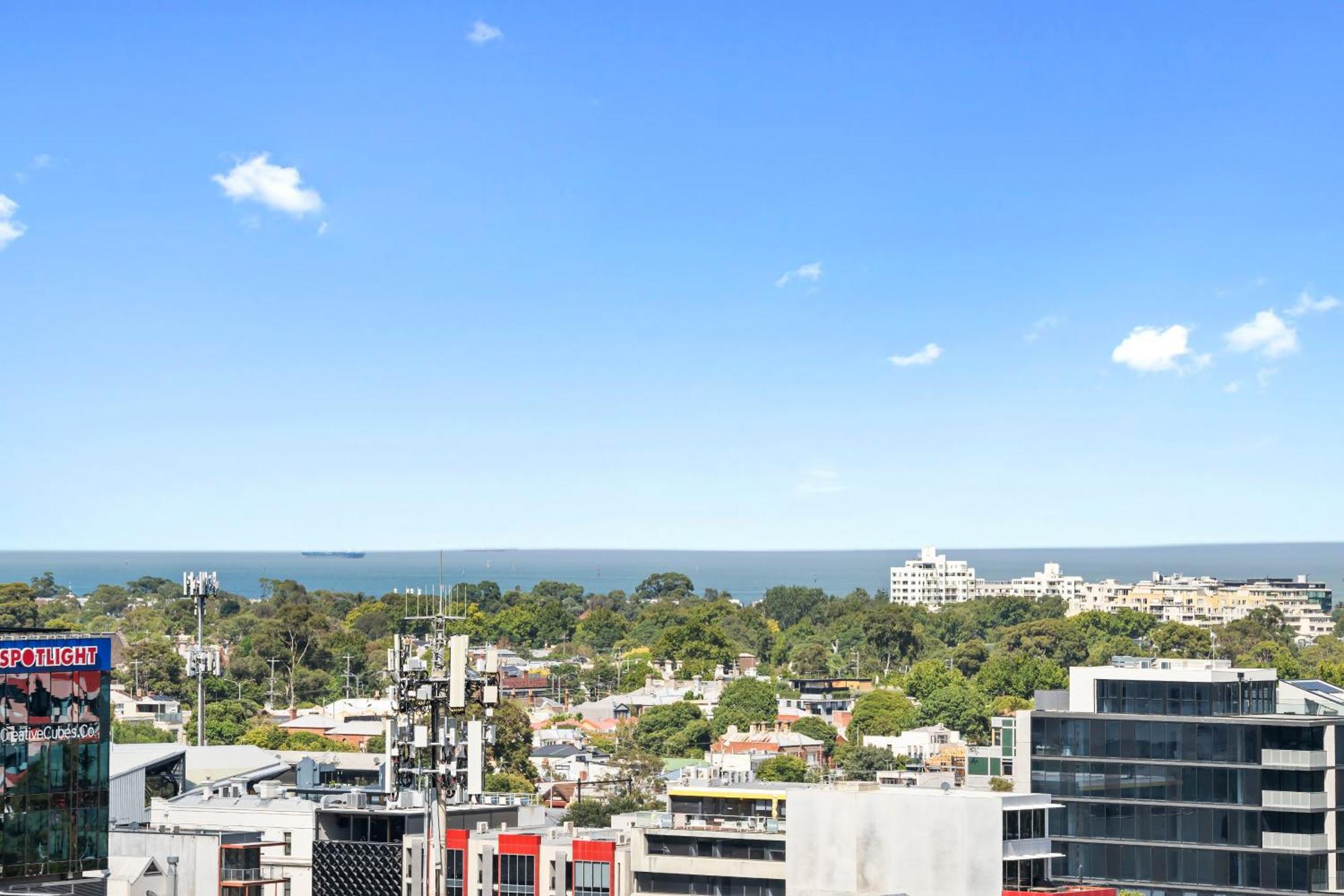 Stylish 3br With Bay Views, Huge Balcony And Pool Melbourne