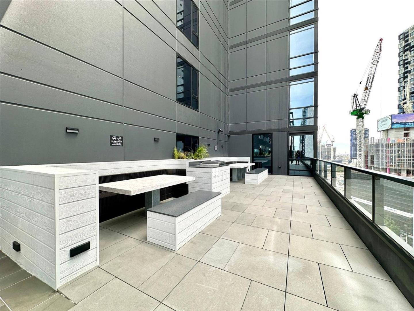 Stylish 3br With Bay Views, Huge Balcony And Pool Melbourne