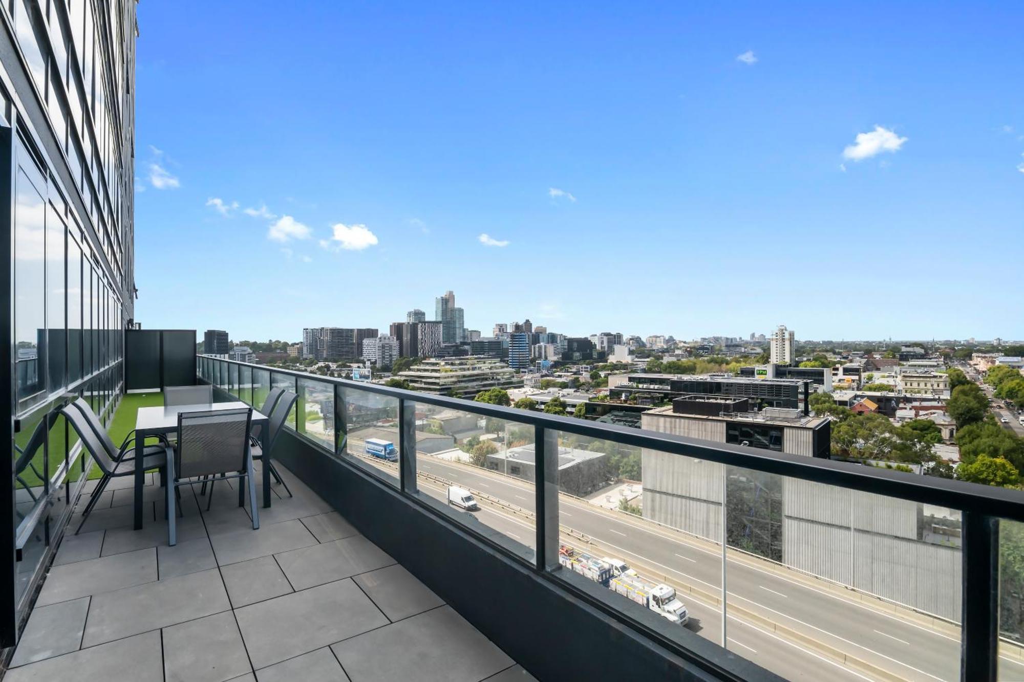 Stylish 3br With Bay Views, Huge Balcony And Pool
