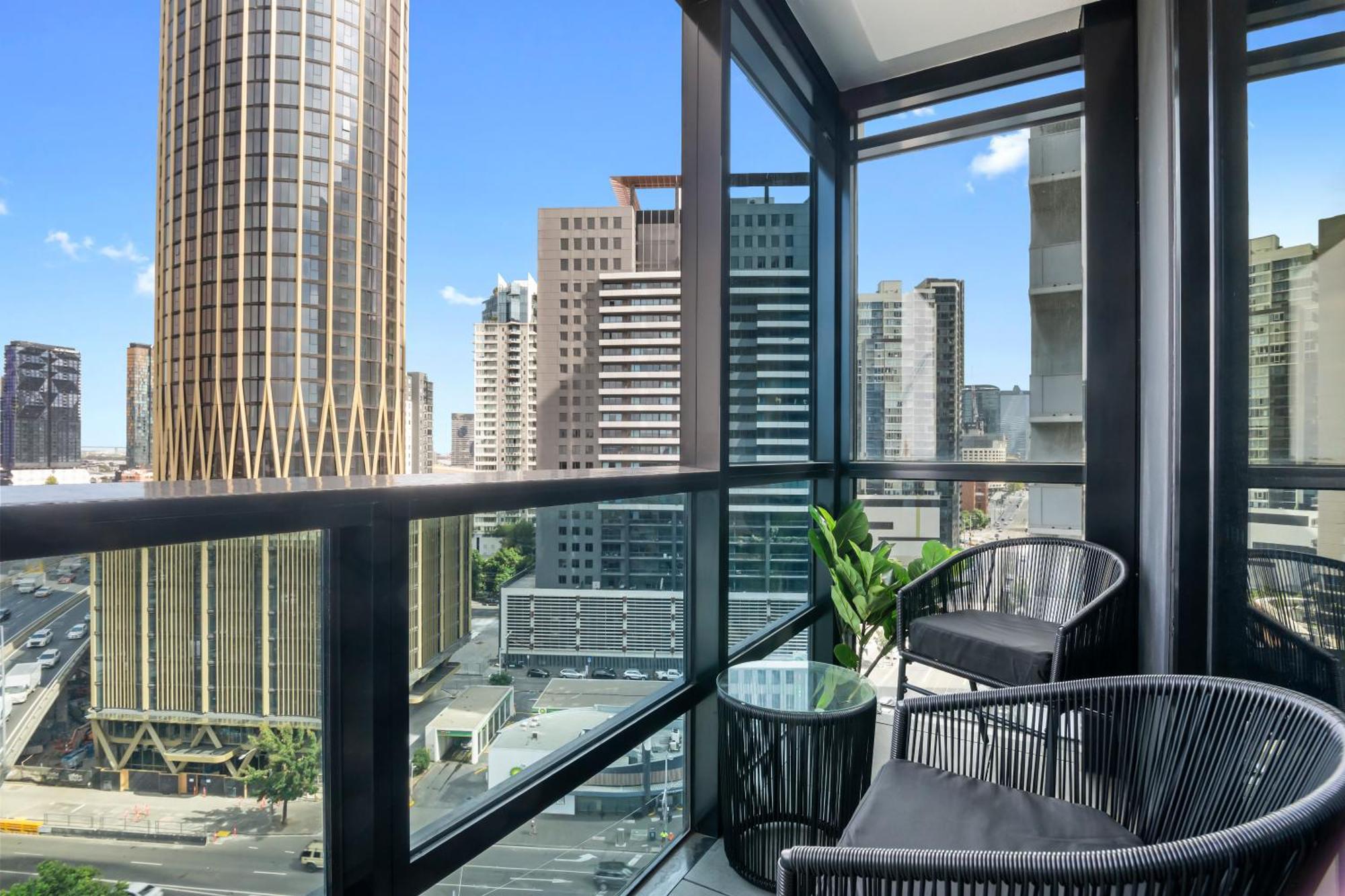Stylish 3br With Bay Views, Huge Balcony And Pool Apartment