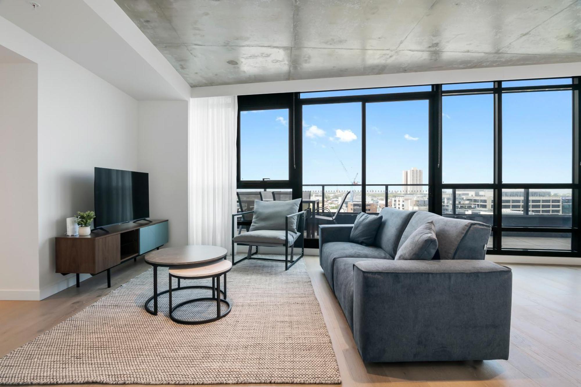 Stylish 3br With Bay Views, Huge Balcony And Pool Melbourne