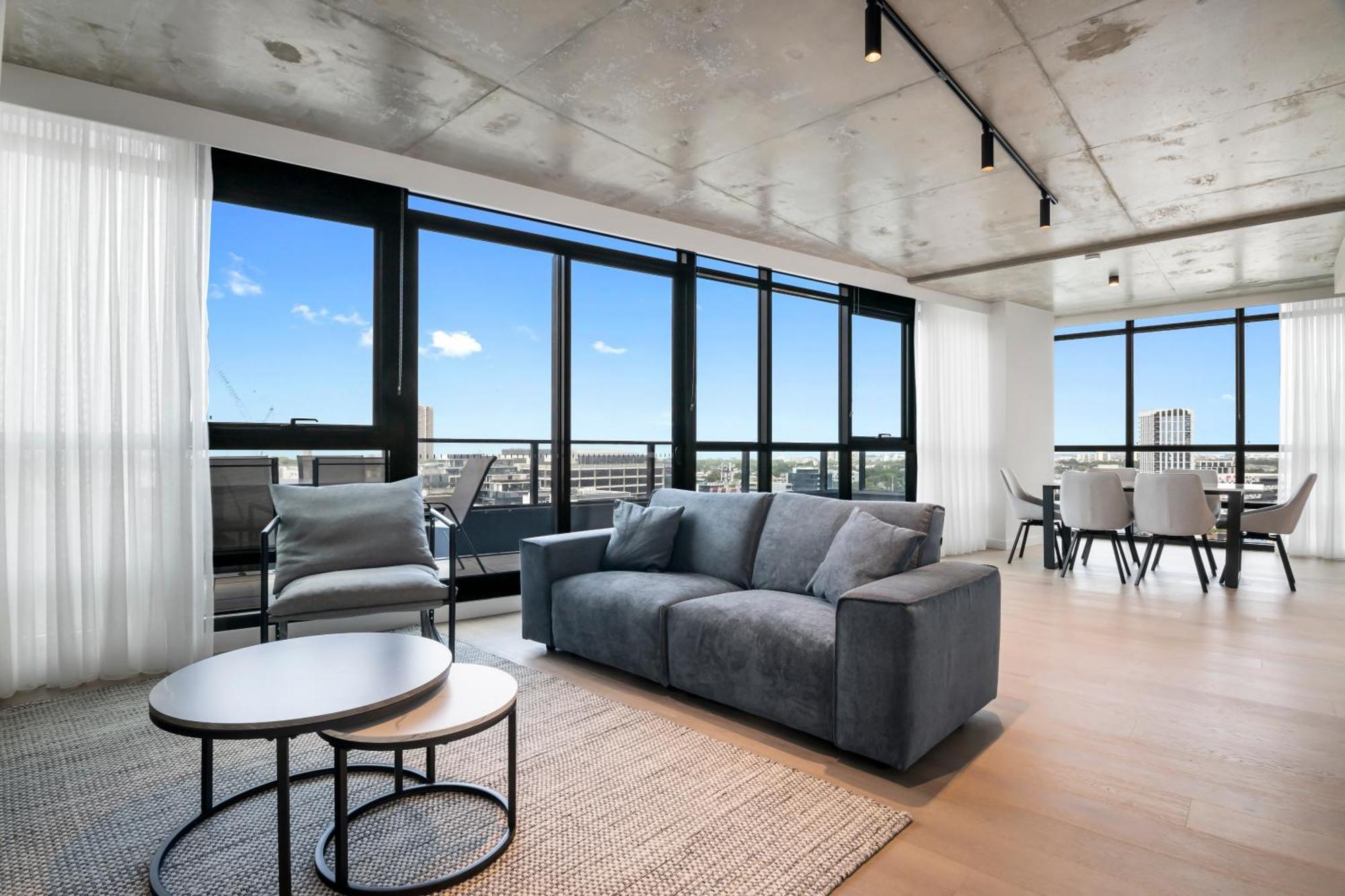Stylish 3br With Bay Views, Huge Balcony And Pool Melbourne