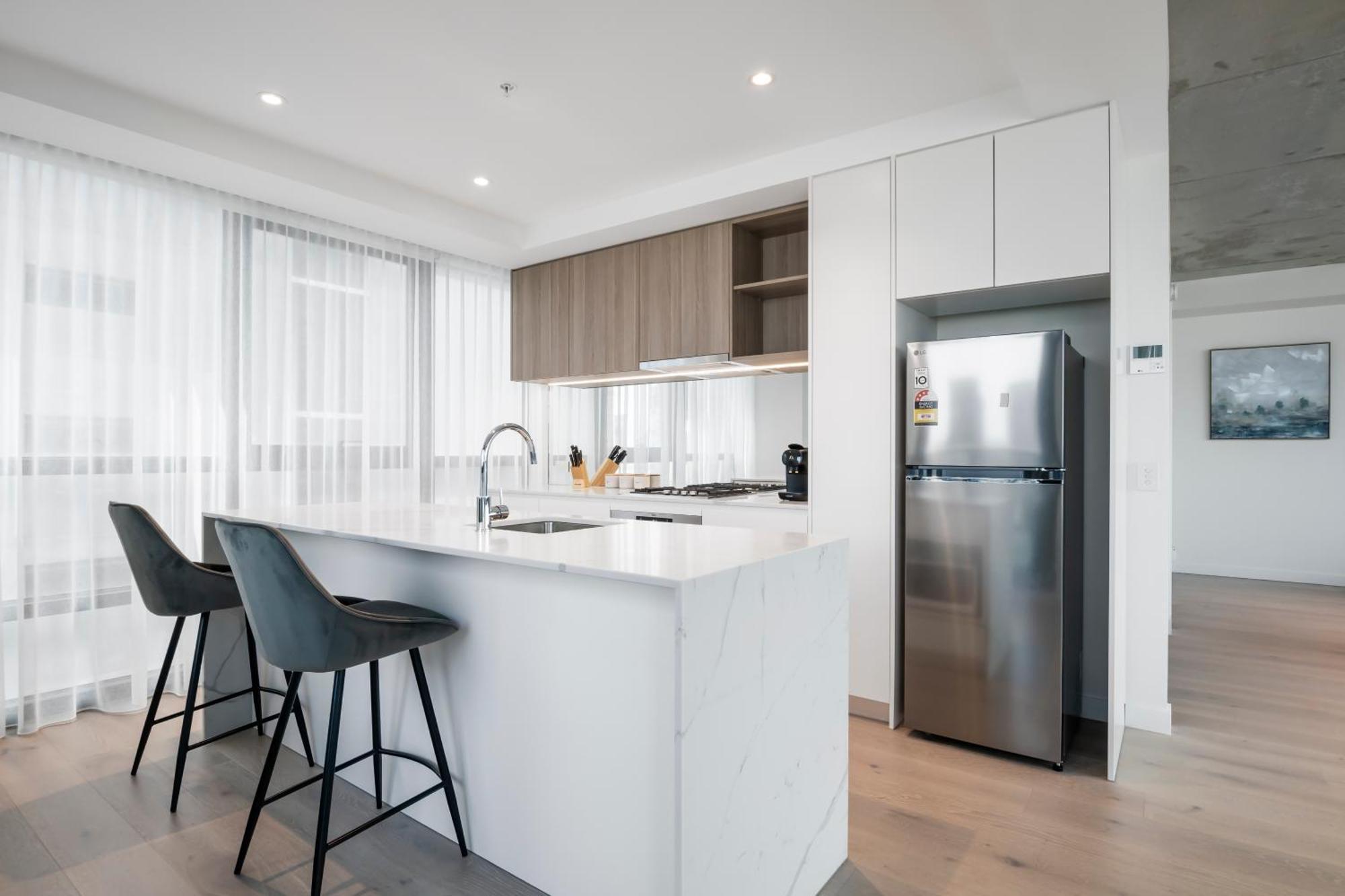 Stylish 3br With Bay Views, Huge Balcony And Pool * Melbourne