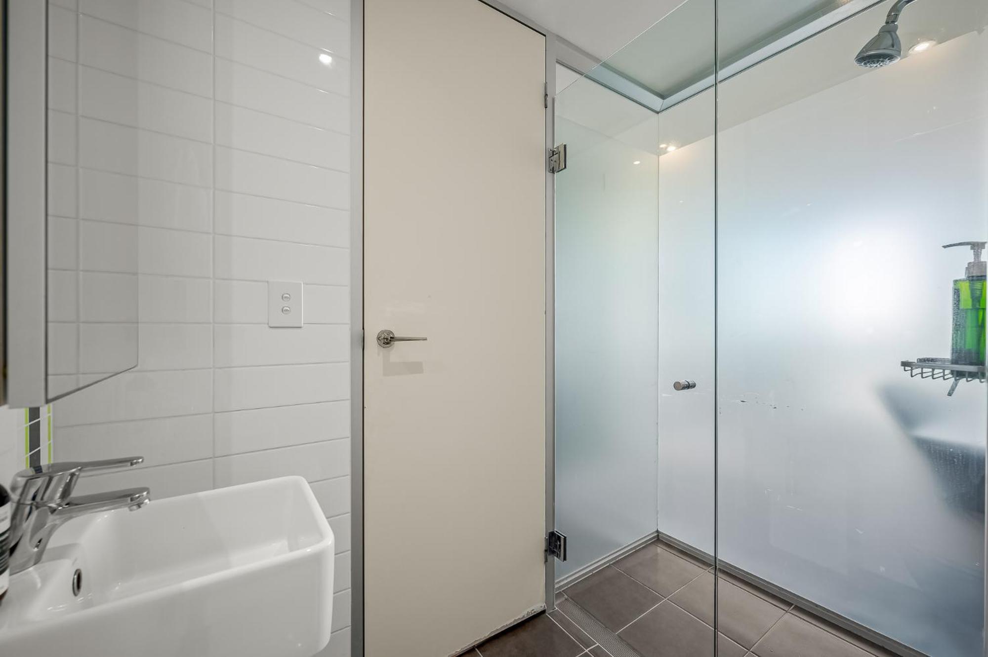 - Apartment Melbourne