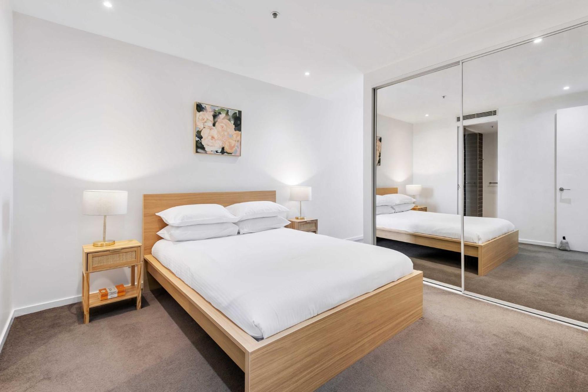 Tasteful 2-bed Unit By Bridge Rd Shops Apartment Melbourne