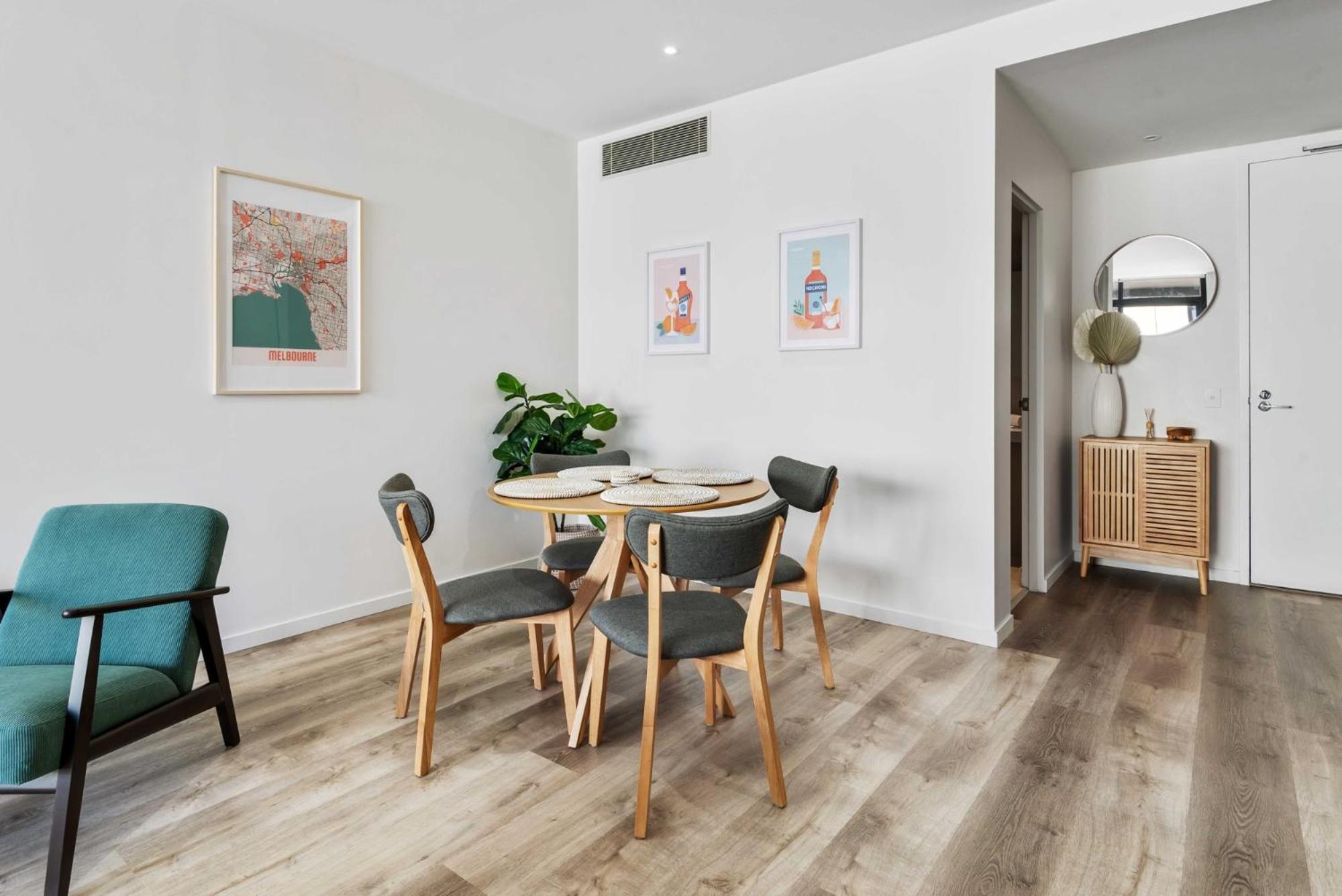 Tasteful 2-bed Unit By Bridge Rd Shops Melbourne