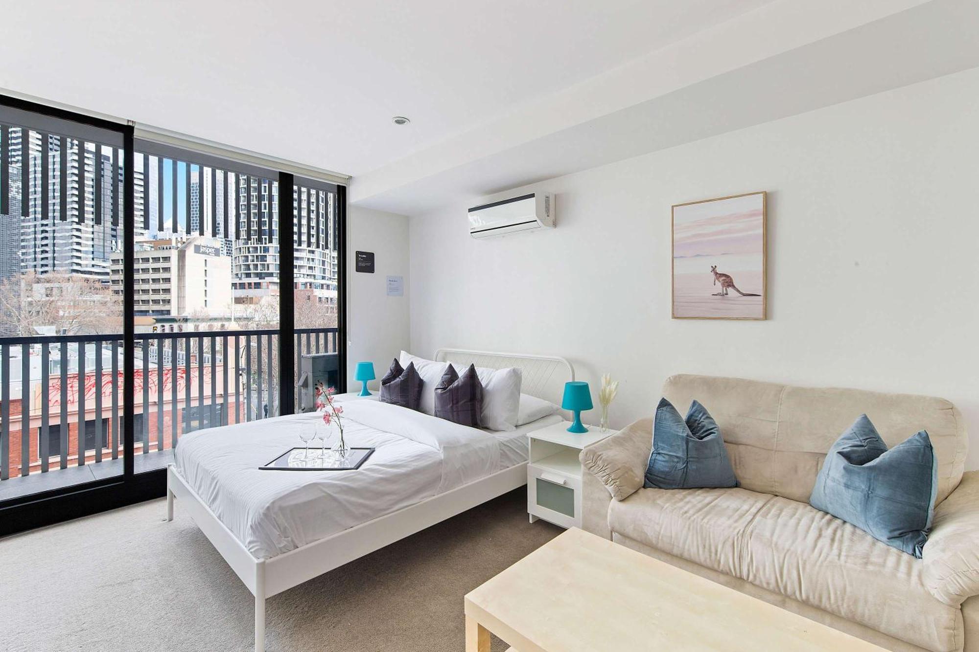 Cozy & Chic Steps From Victoria Market Melbourne