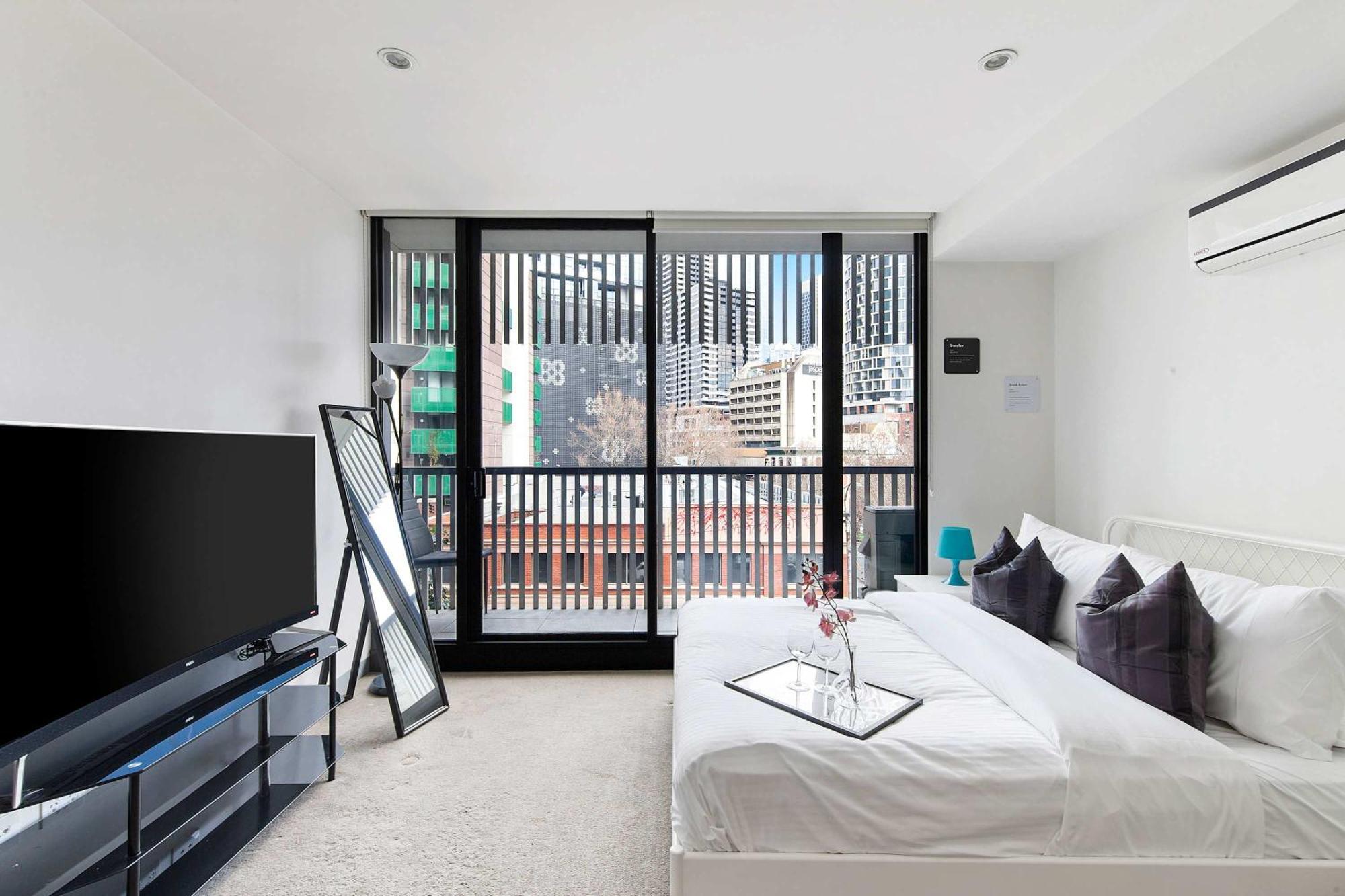 Apartment Cozy & Chic Steps From Victoria Market *