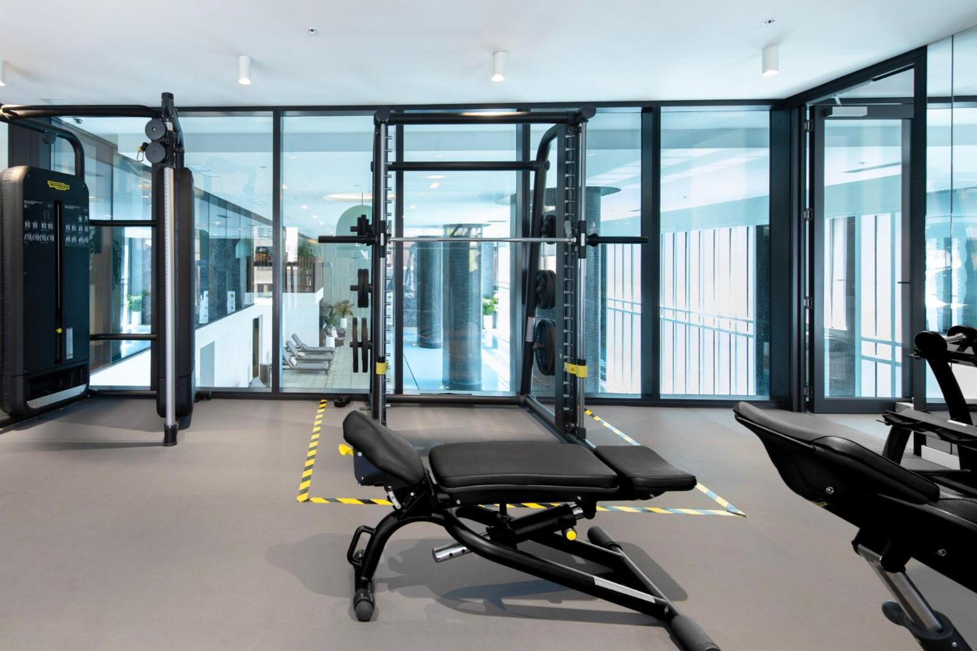 Urban Oasis With Pool And Gym In West