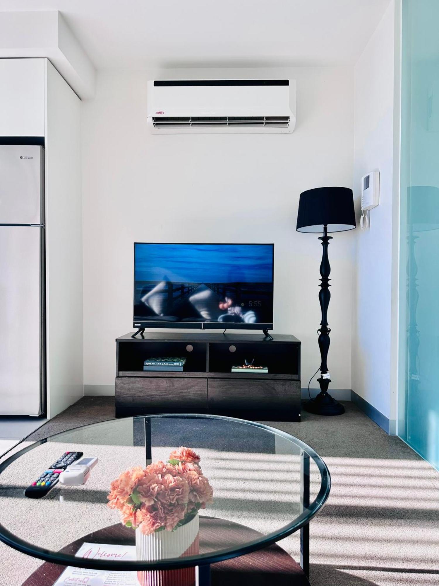 Premium With Balcony And Free Tram Access * Melbourne