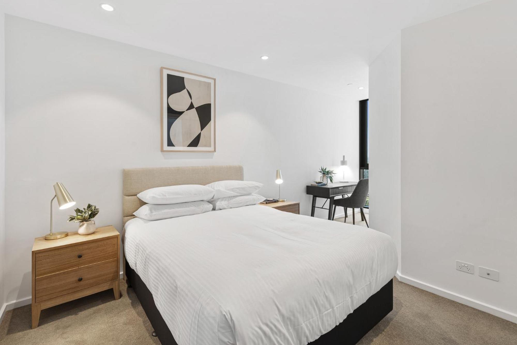 Elegant 2-bed With Balcony & Views