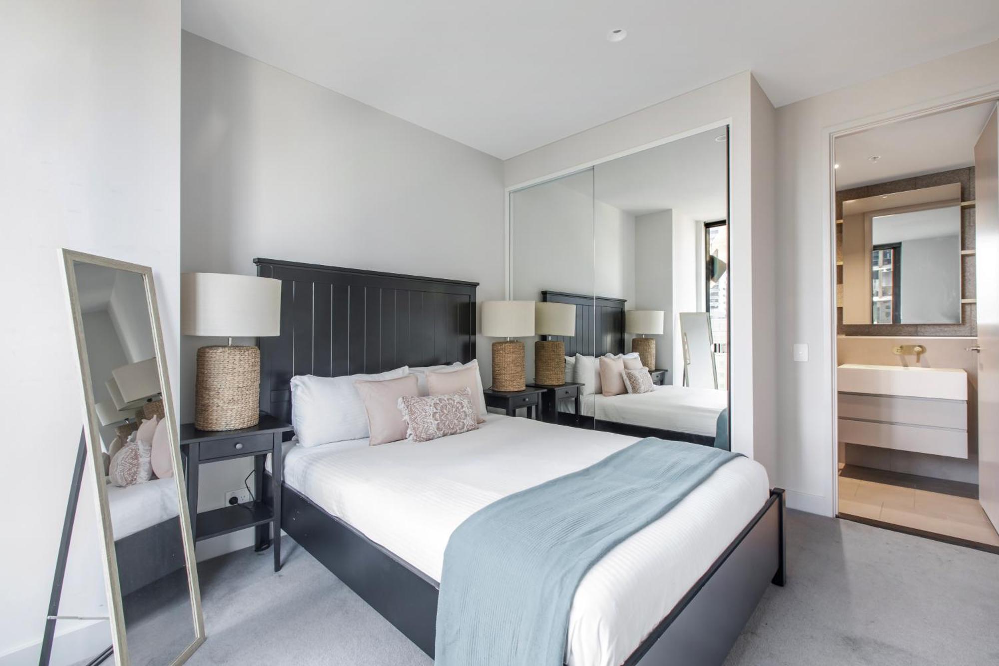 View 2br Near & Qv Market * Melbourne