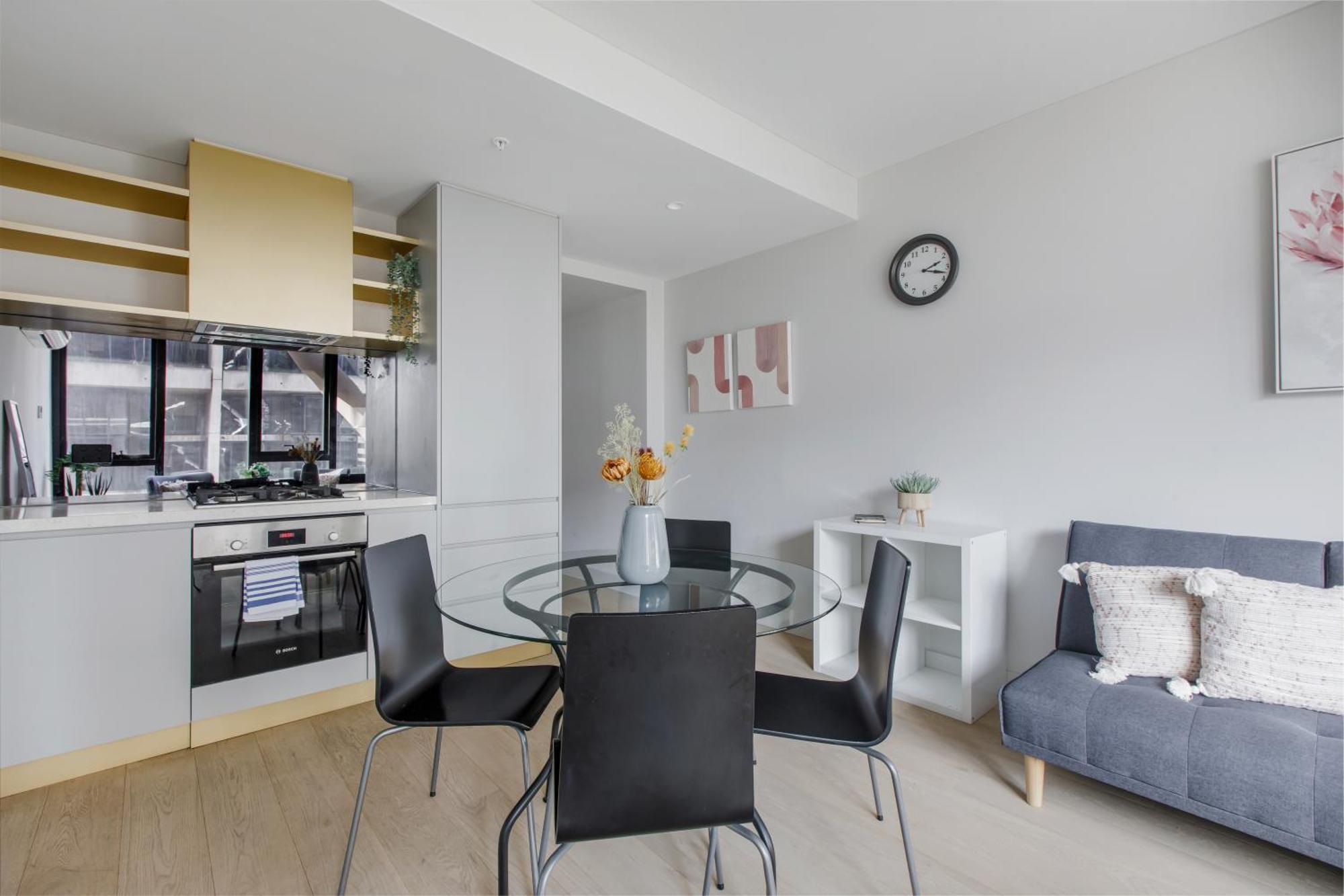 View 2br Near & Qv Market *