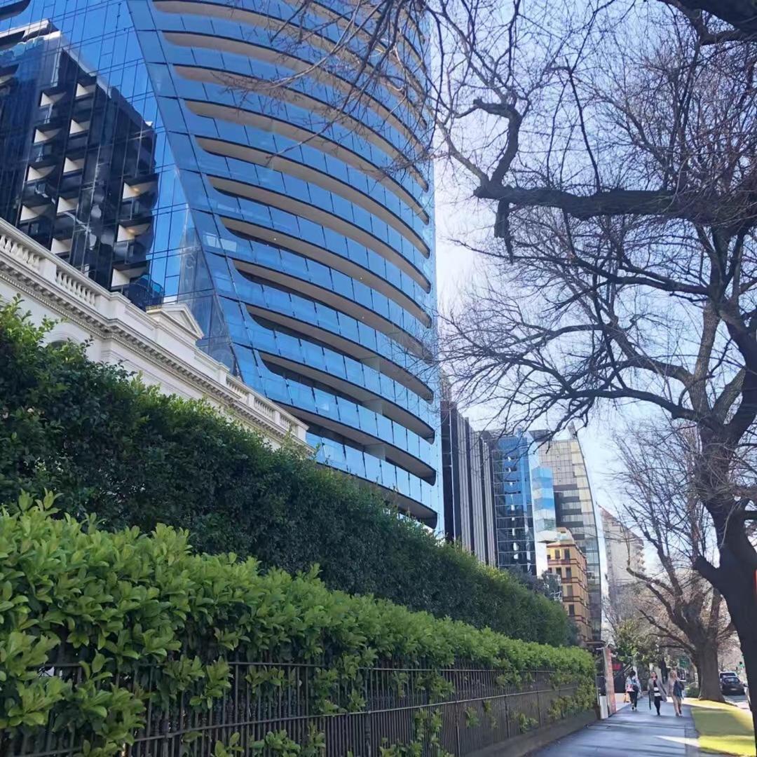 Balcony Bliss 2b1b With Pool Apartment Melbourne