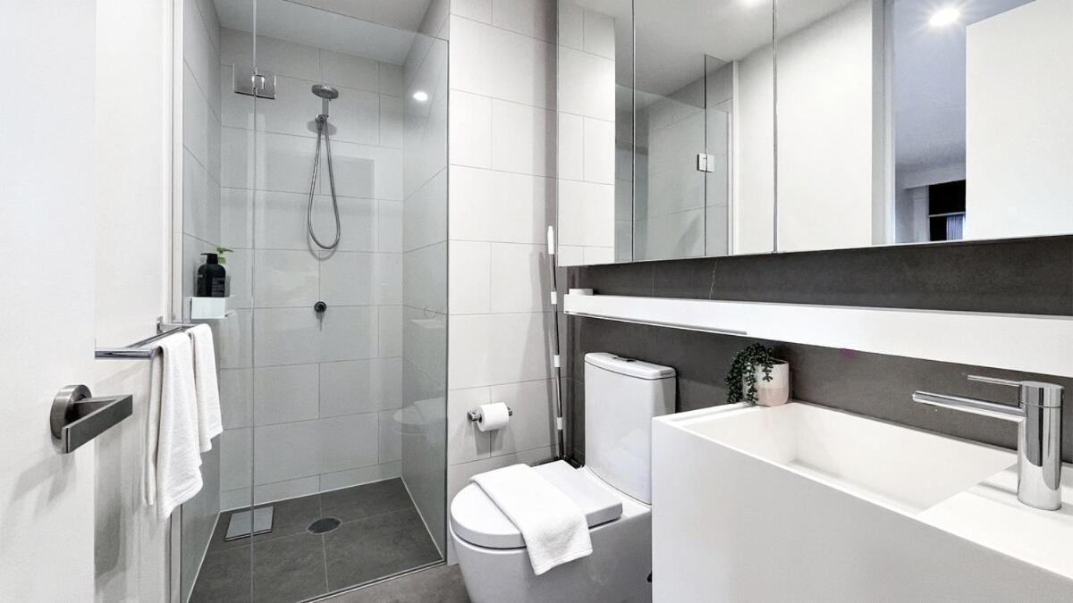 1br Urban Retreat With Balcony In Docklands Apartment