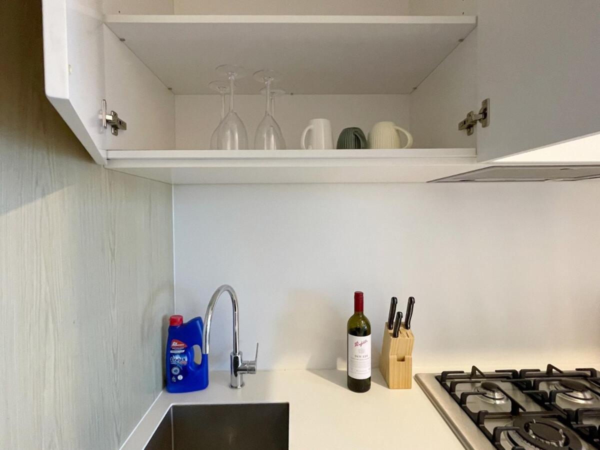 Apartment 1br Urban Retreat With Balcony In Docklands *