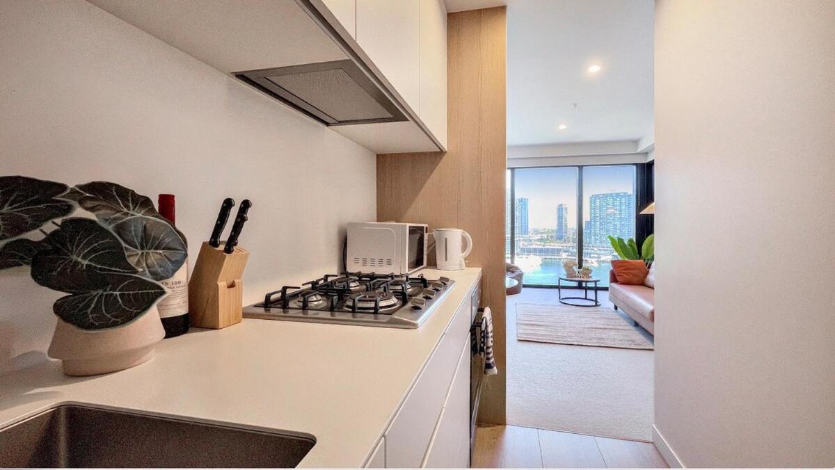 1br Urban Retreat With Balcony In Docklands