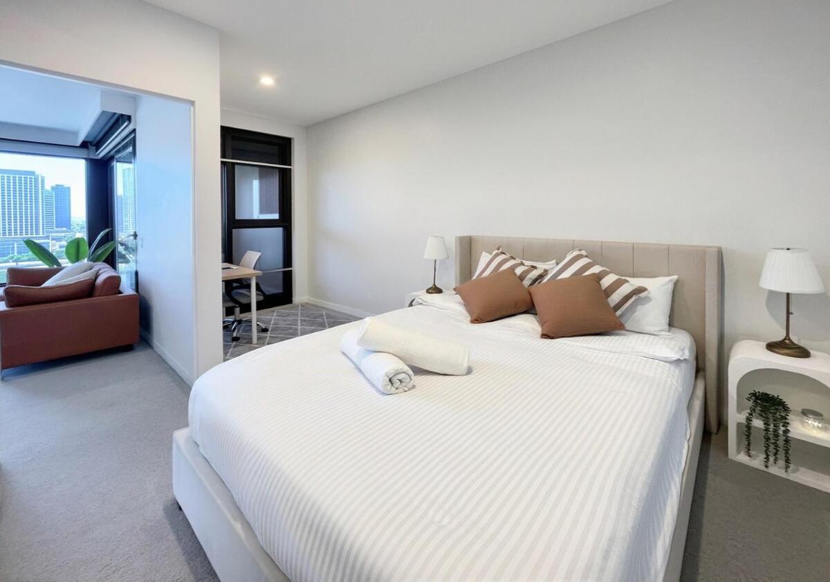 1br Urban Retreat With Balcony In Docklands *