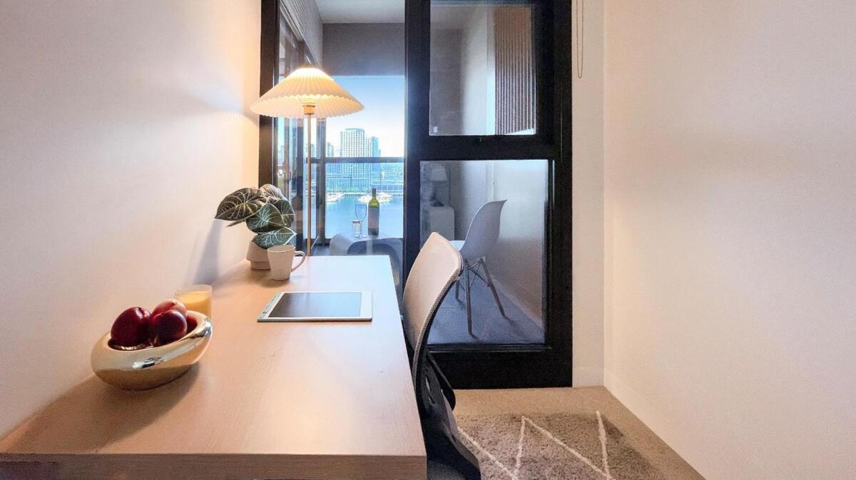 Apartment 1br Urban Retreat With Balcony In Docklands *