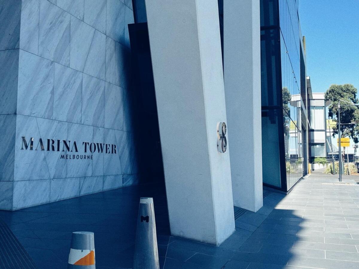 1br Urban Retreat With Balcony In Docklands Apartment *