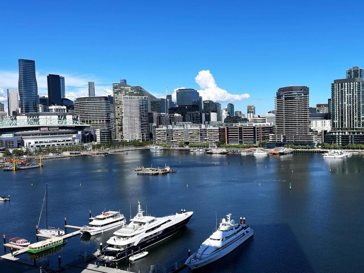 1br Urban Retreat With Balcony In Docklands Apartment Melbourne