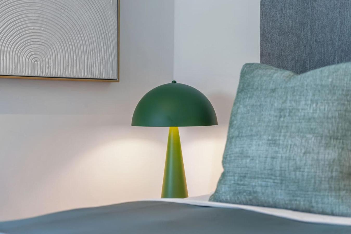 Apartment Stylish, Views, Heated Pool, Gym Melbourne
