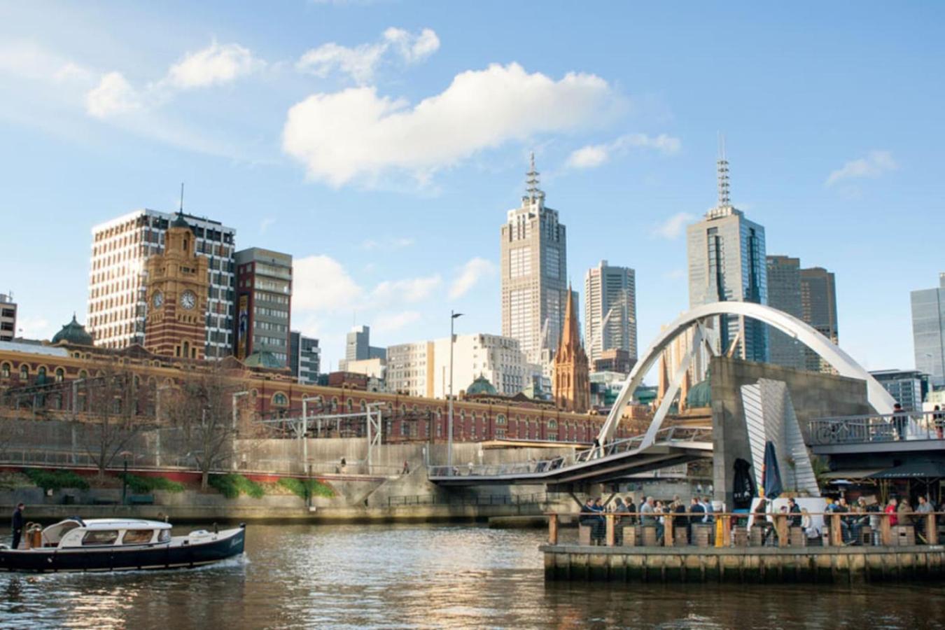 Stylish, Views, Heated Pool, Gym Melbourne