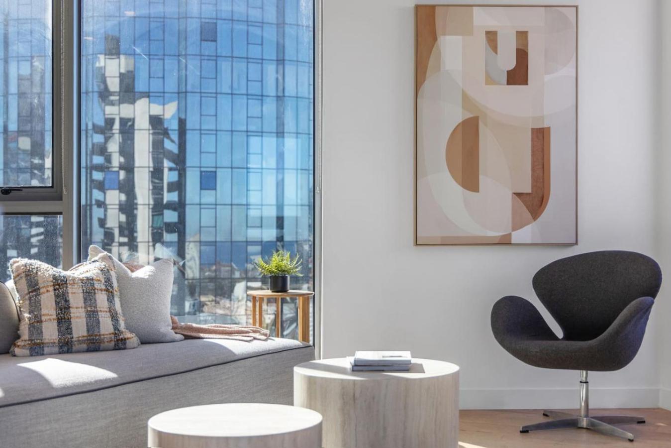 Stylish, Views, Heated Pool, Gym Melbourne