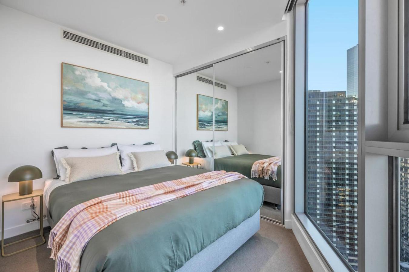 Apartment Stylish, Views, Heated Pool, Gym