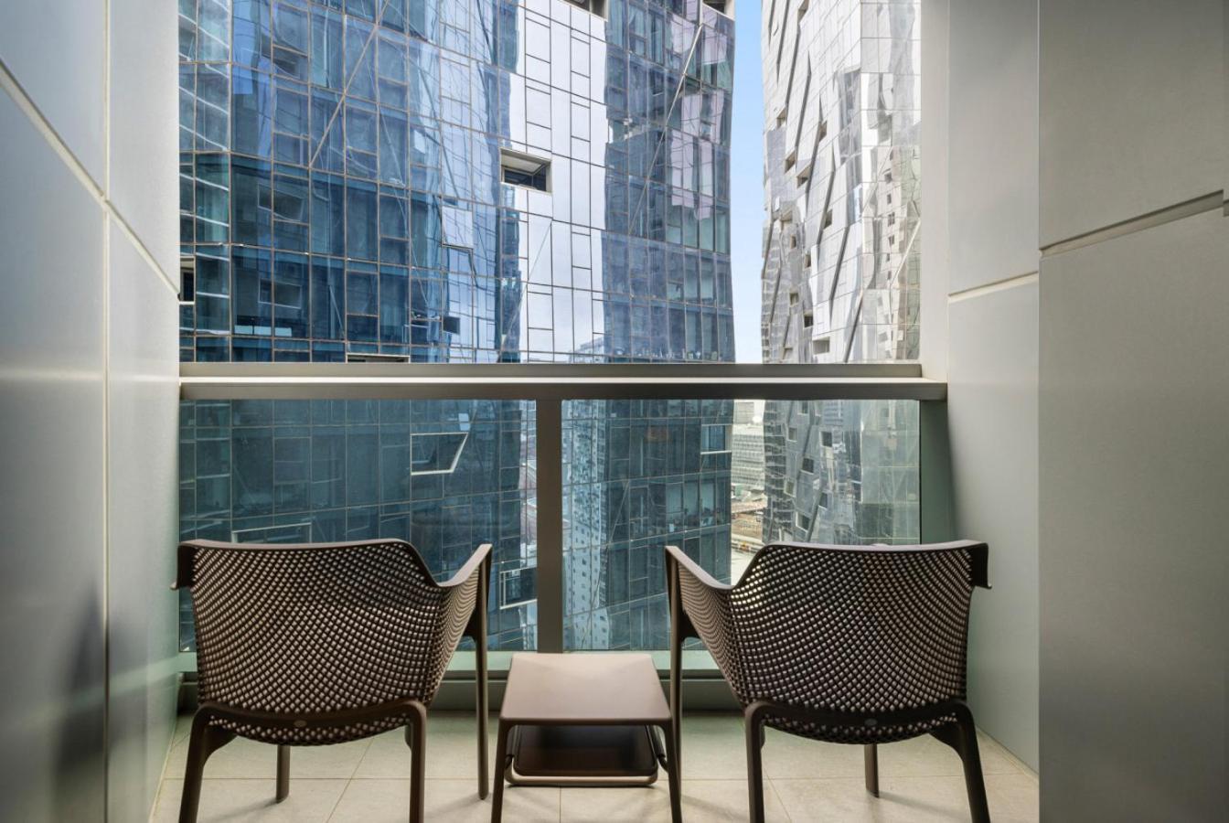 Elegant 2 Bed Cbd Heated Pool Gym Sauna Balcony Melbourne