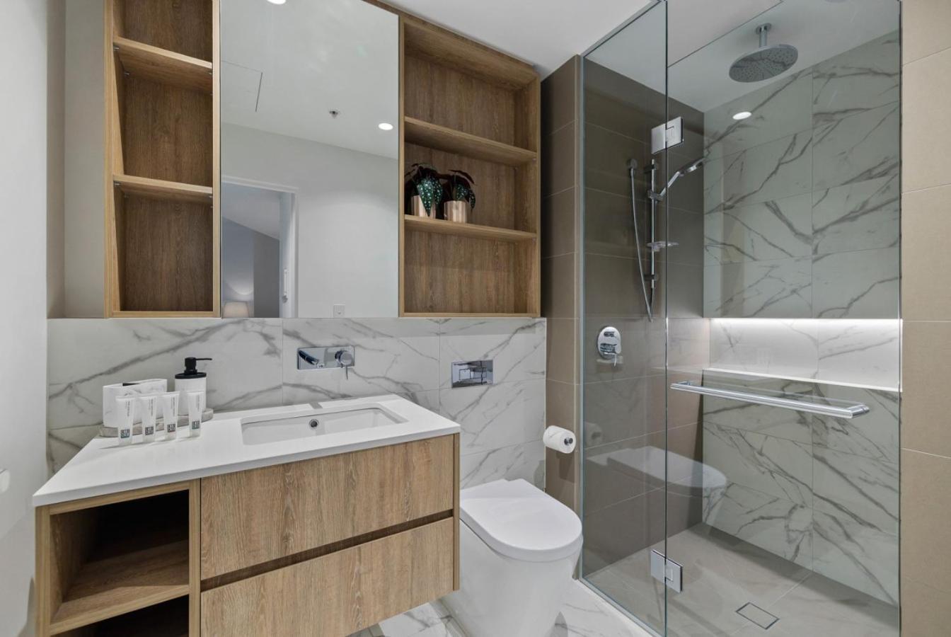 Apartment Elegant 2 Bed Cbd Heated Pool Gym Sauna Balcony *