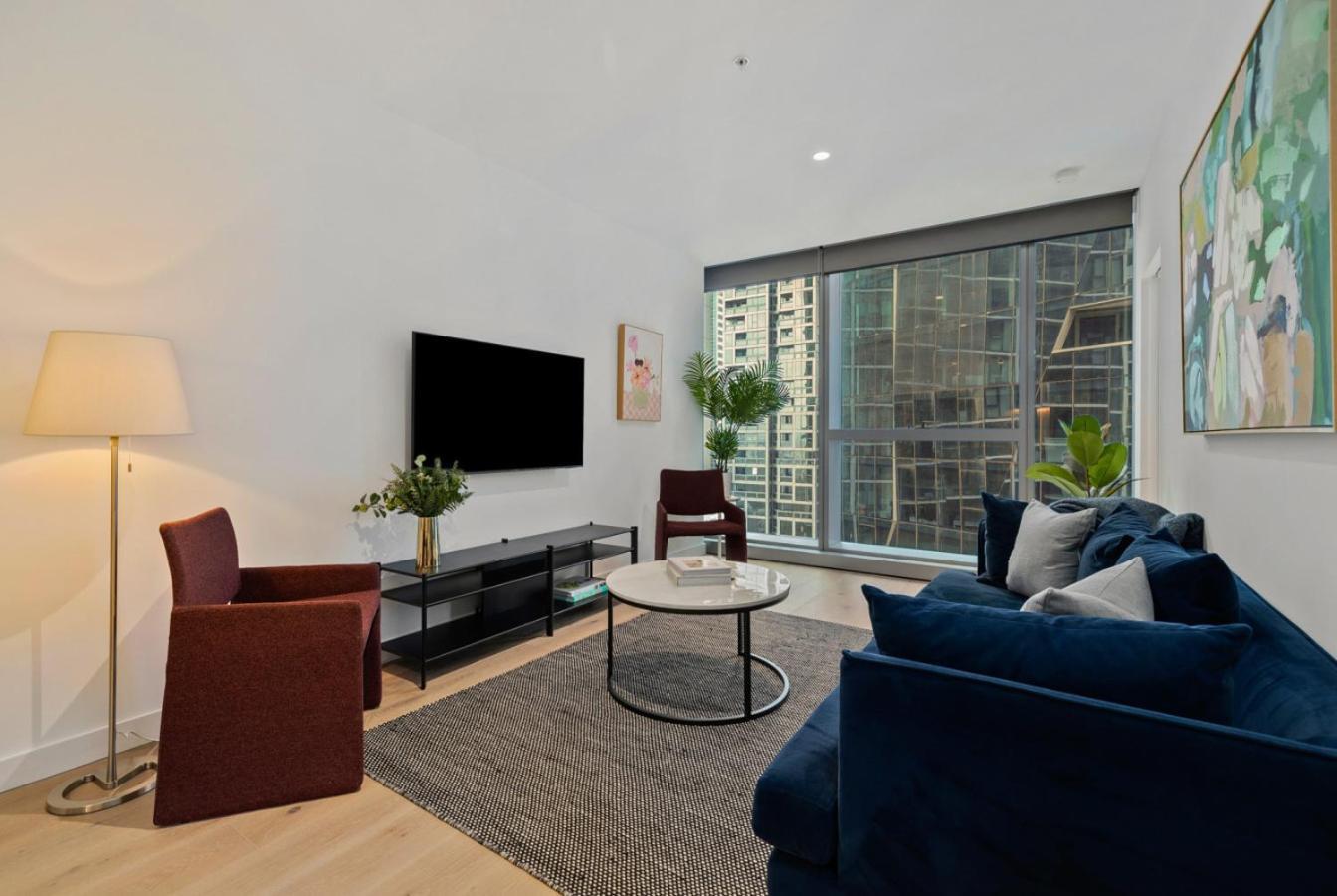 Elegant 2 Bed Cbd Heated Pool Gym Sauna Balcony