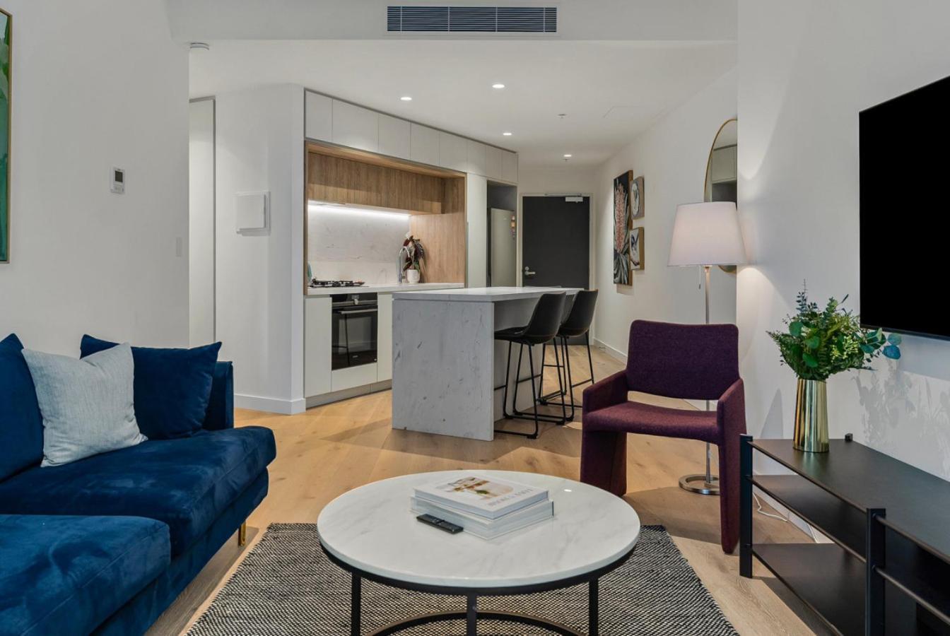 Apartment Elegant 2 Bed Cbd Heated Pool Gym Sauna Balcony *